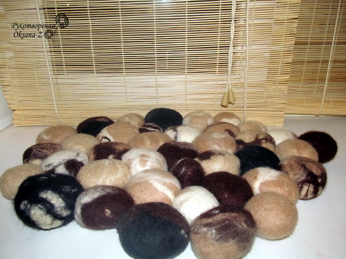 Коврик из войлочных камней
